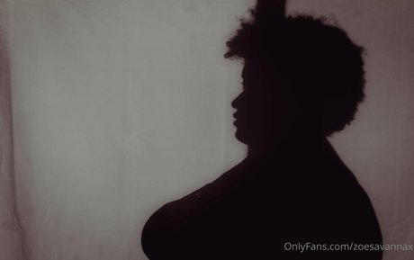 Naakte gelekte OnlyFans-foto van Zoesavannax