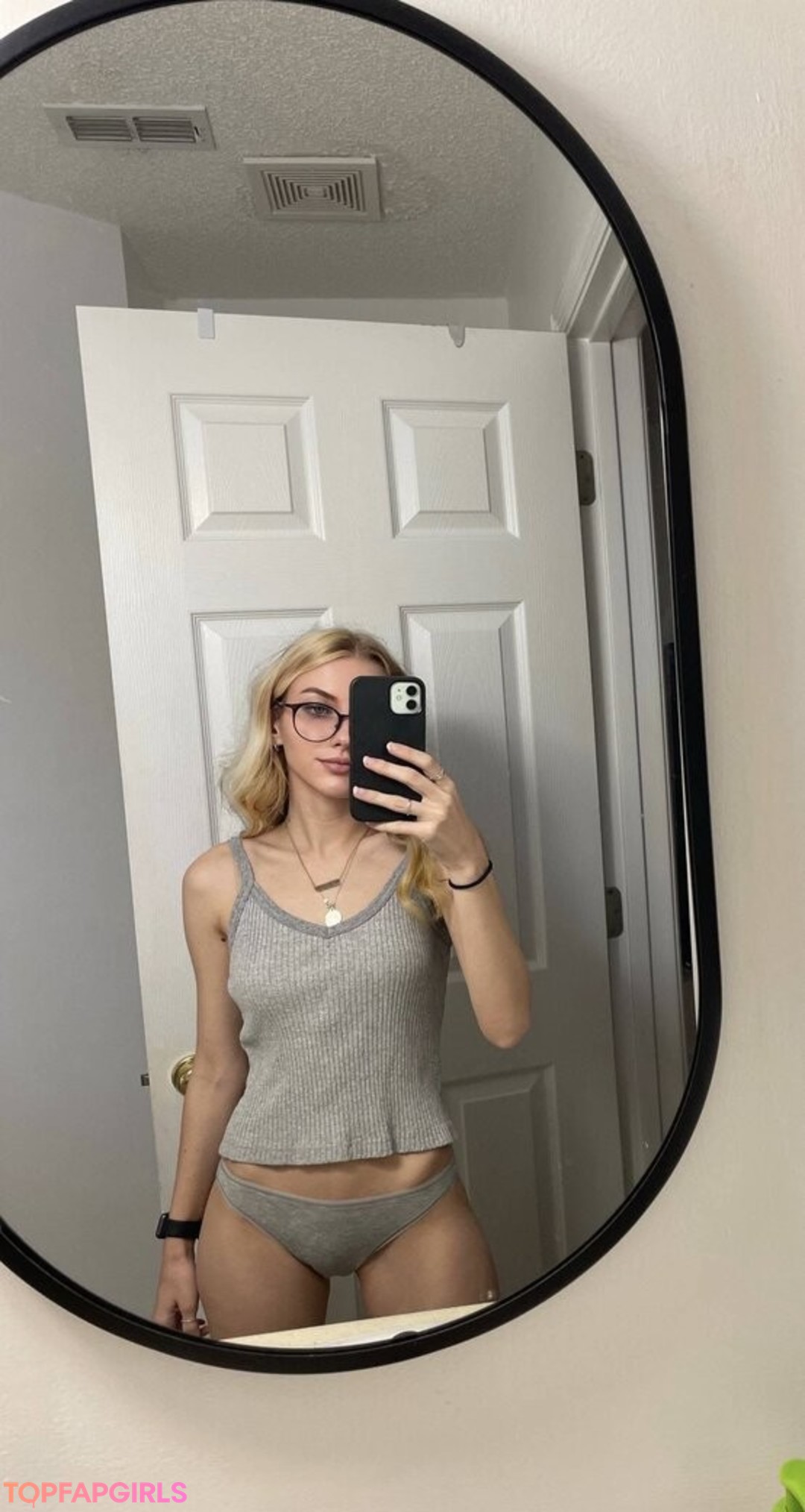 Naakte gelekte OnlyFans-foto van Zoetheweeb #17 Naakte gelekte OnlyFans-foto van Zoetheweeb #17