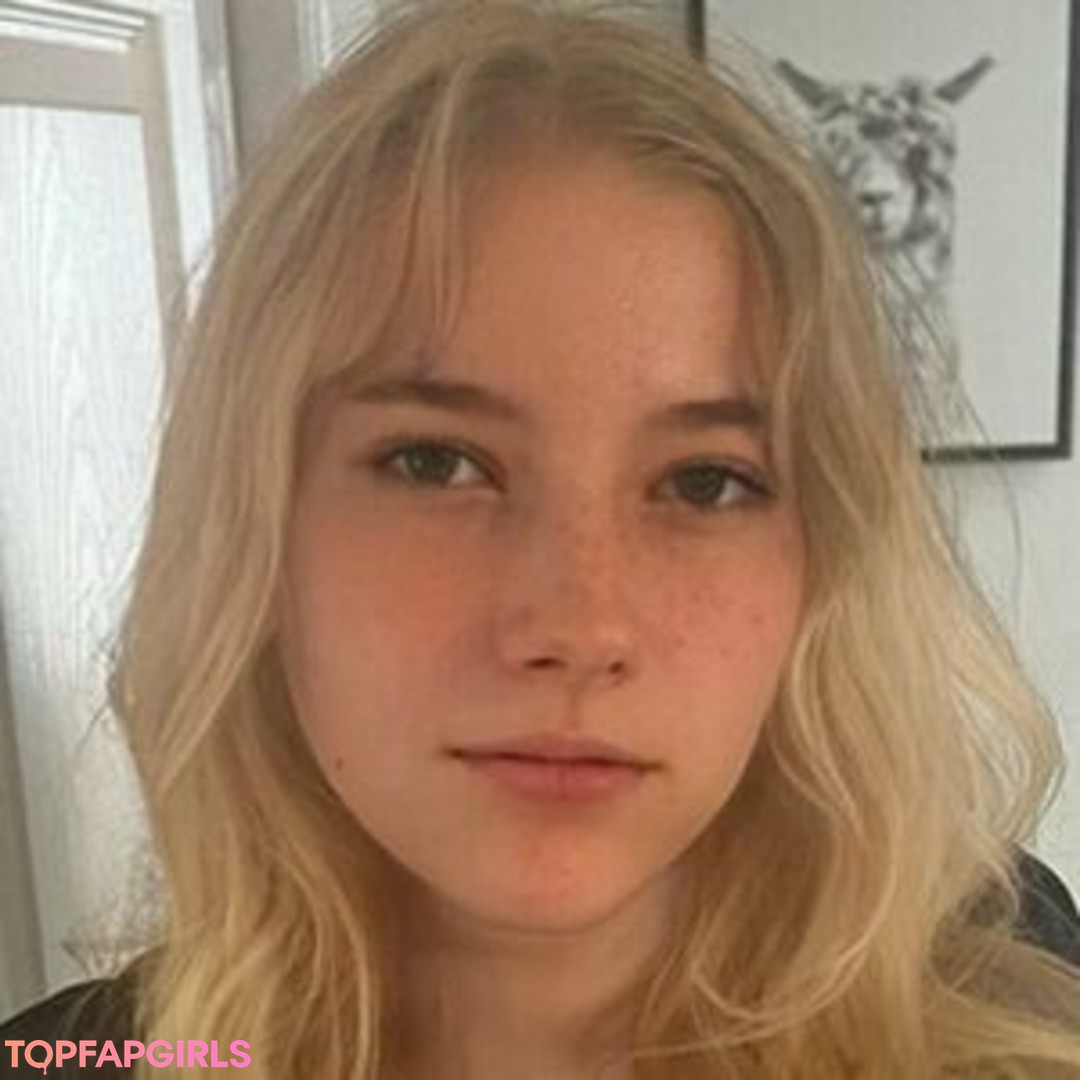 Naakte gelekte OnlyFans-foto van Zoetheweeb #6 Naakte gelekte OnlyFans-foto van Zoetheweeb #6