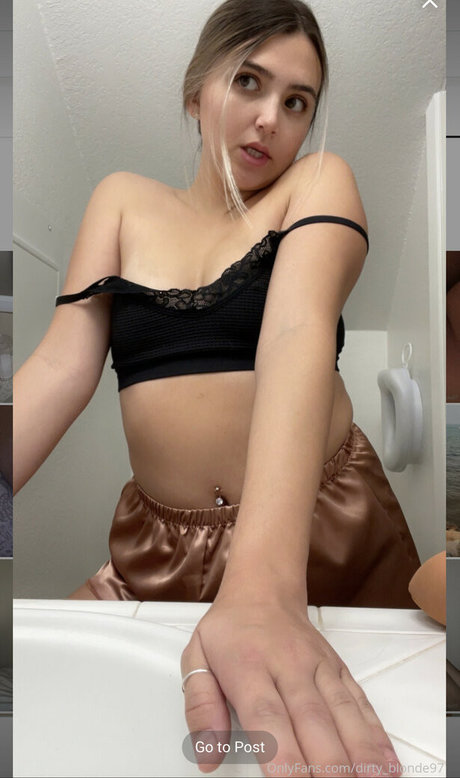 Naakte gelekte OnlyFans-foto van Zoe Nicole
