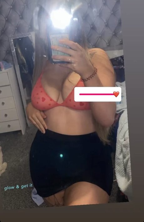 Naakte gelekte OnlyFans-foto van Zoeellerington