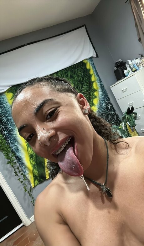 Naakte gelekte OnlyFans-foto van Zerella Skies