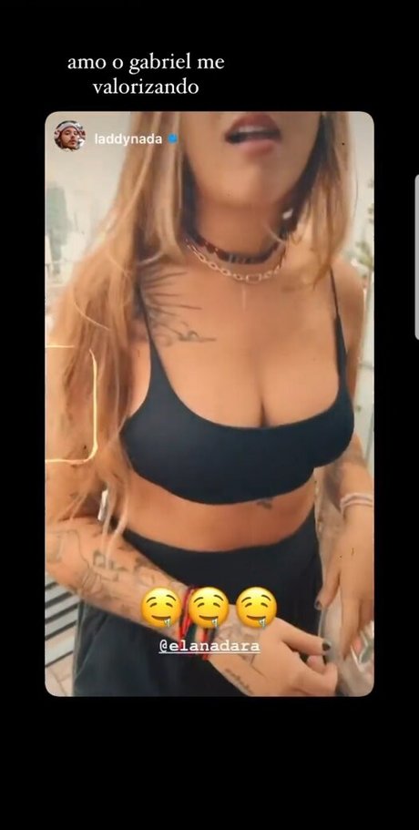 Naakte gelekte OnlyFans-foto van Elana Dara