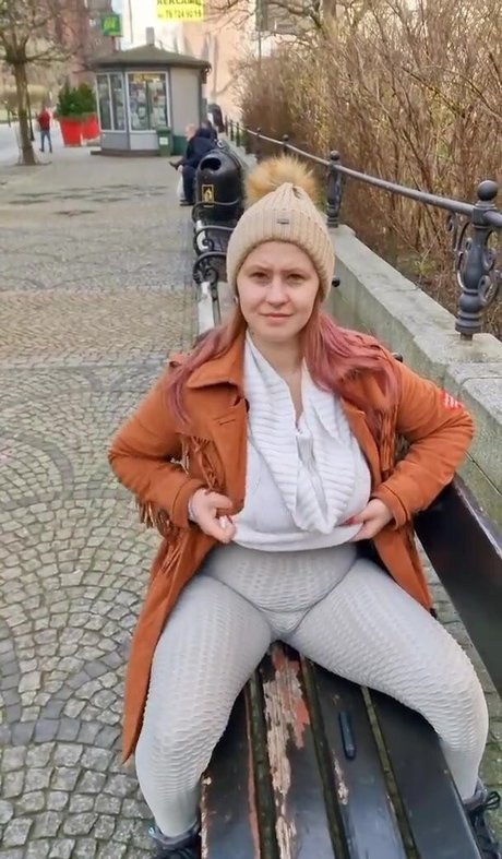 Naakte gelekte OnlyFans-foto van Pola Rainbow