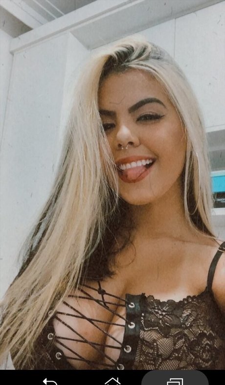 Naakte gelekte OnlyFans-foto van Giovanna Delvaux