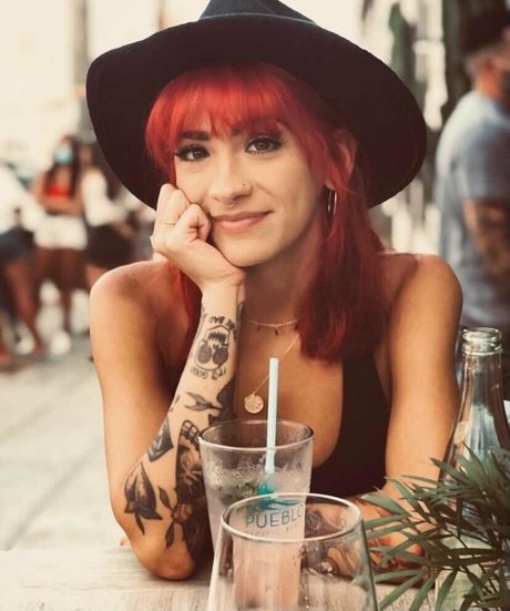 Naakte gelekte OnlyFans-foto van Blackheartburlesque