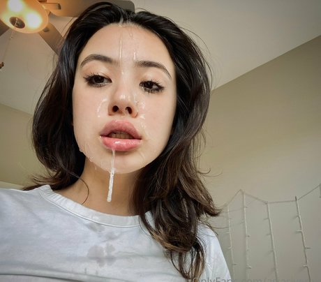 Naakte gelekte OnlyFans-foto van Asiariverax