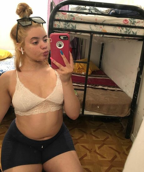 Naakte gelekte OnlyFans-foto van Sesy Dadoll
