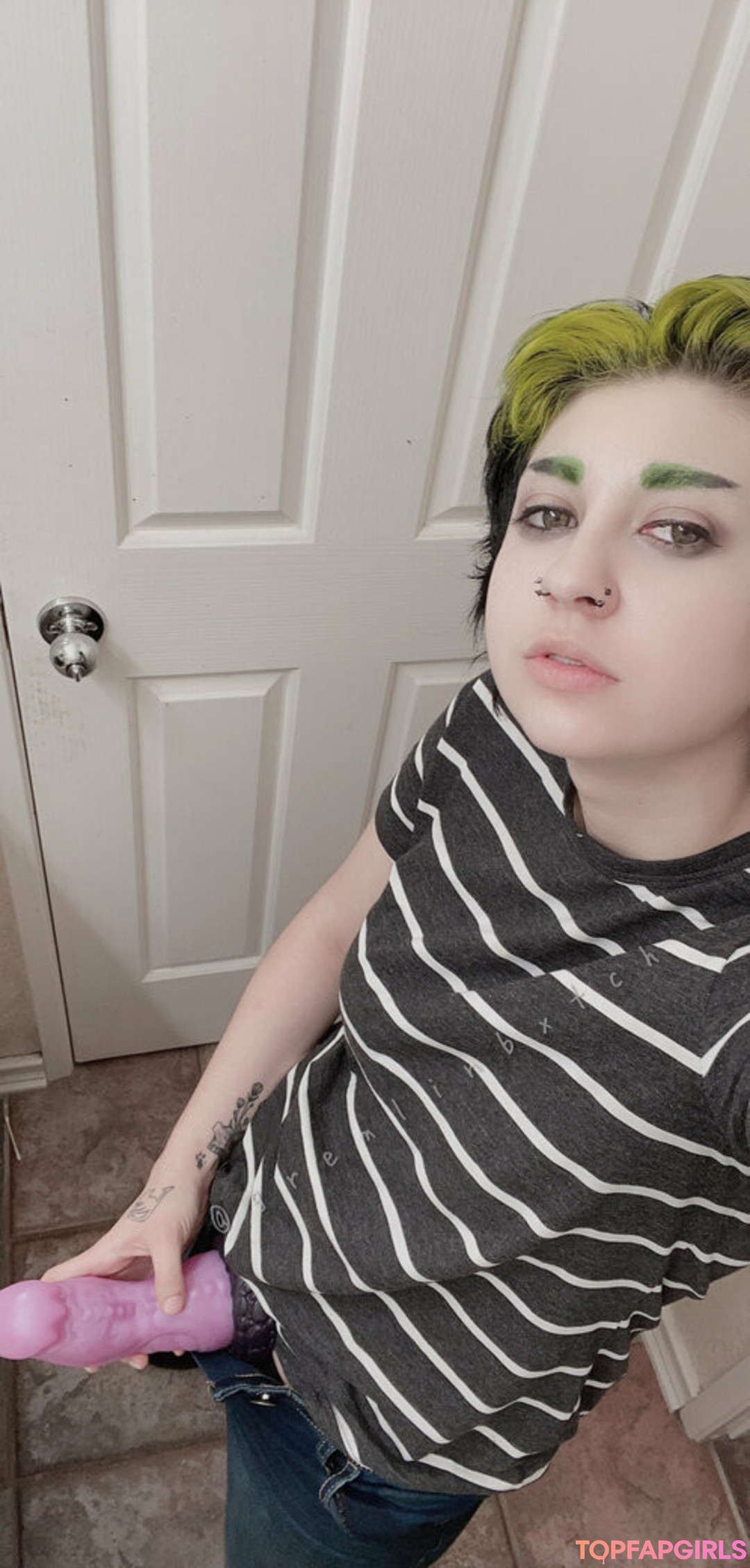 Naakte gelekte OnlyFans-foto van Gremlinbxtch #152 Naakte gelekte OnlyFans-foto van Gremlinbxtch #152