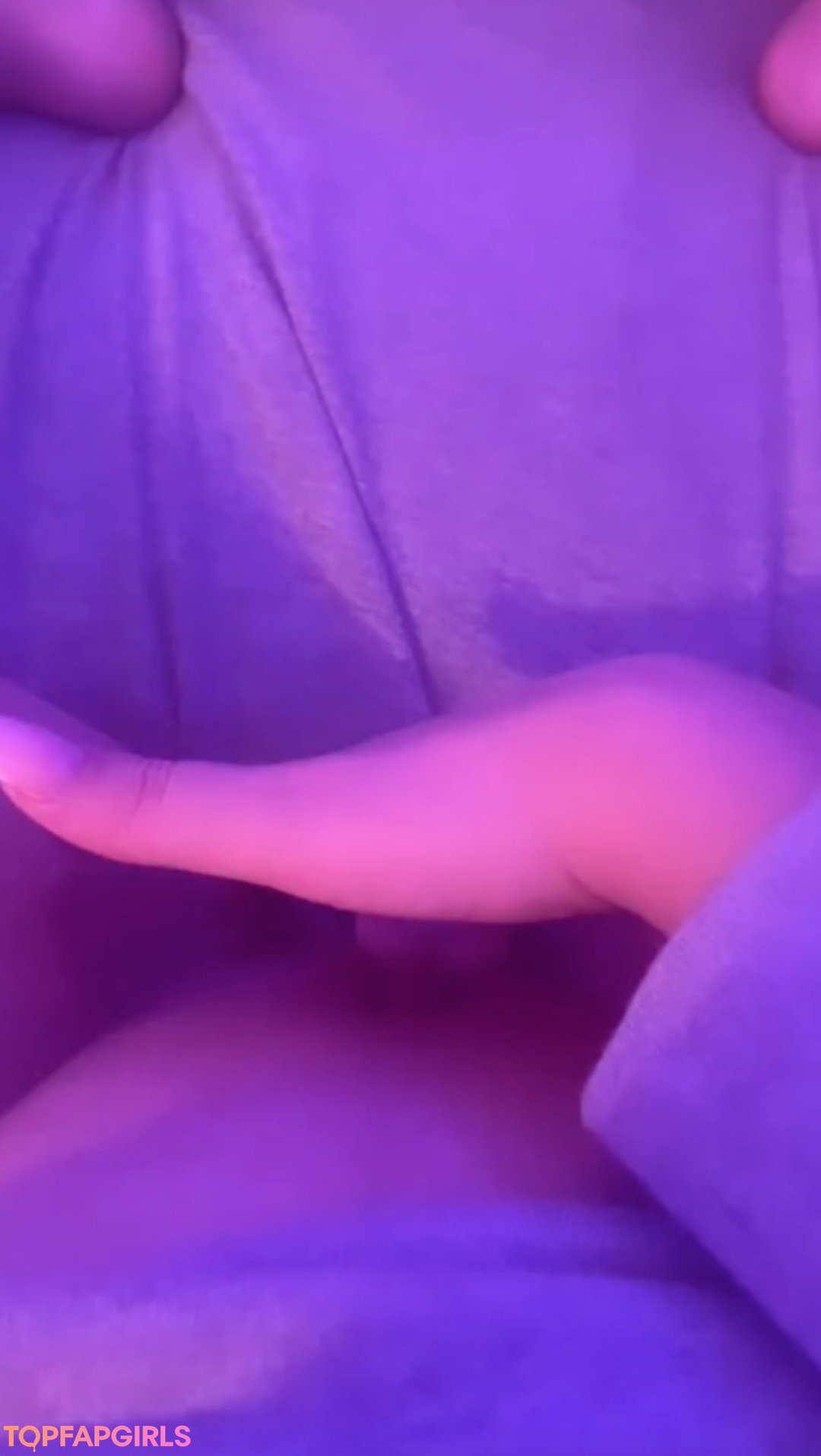 Naakte gelekte OnlyFans-foto van Demon Lives #1025
