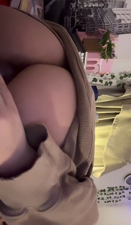 Naakte gelekte OnlyFans-foto van Demon Lives