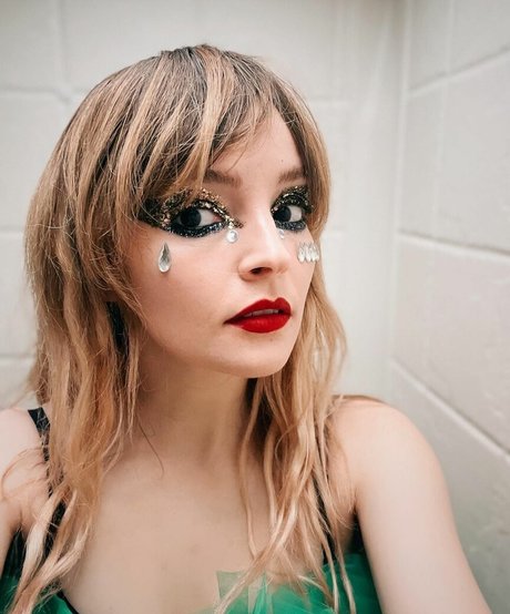 Naakte gelekte OnlyFans-foto van Lauren Mayberry