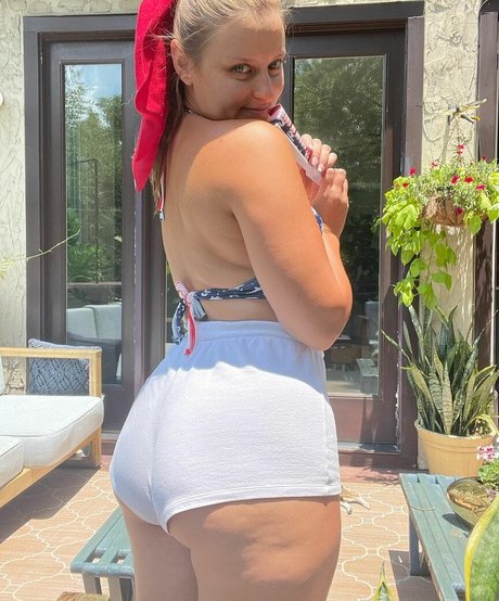 Naakte gelekte OnlyFans-foto van Justanotherbutt