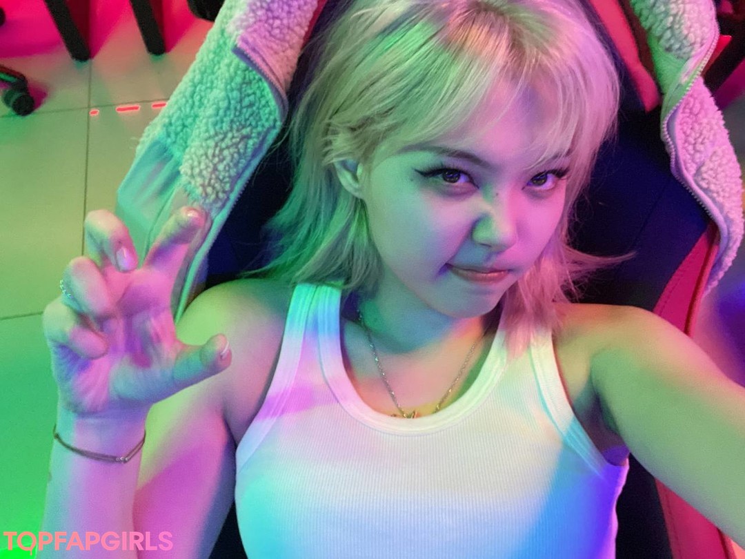 Naakte gelekte OnlyFans-foto van Babyjeyy Jennysweety #130