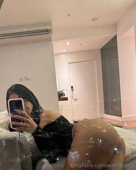 Naakte gelekte OnlyFans-foto van Waifukatita