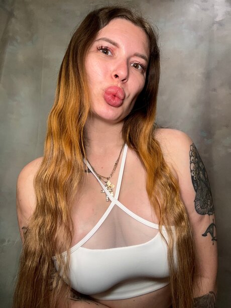 Naakte gelekte OnlyFans-foto van Suicidegirlsfree