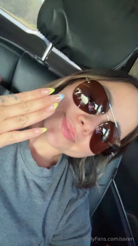 Naakte gelekte OnlyFans-foto van Saren
