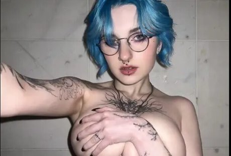 Naakte gelekte OnlyFans-foto van Lyra Crow