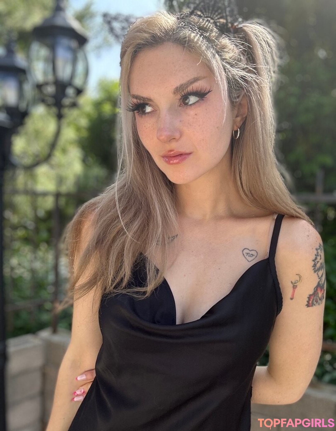 Naakte gelekte OnlyFans-foto van Busy B Asmr #1386