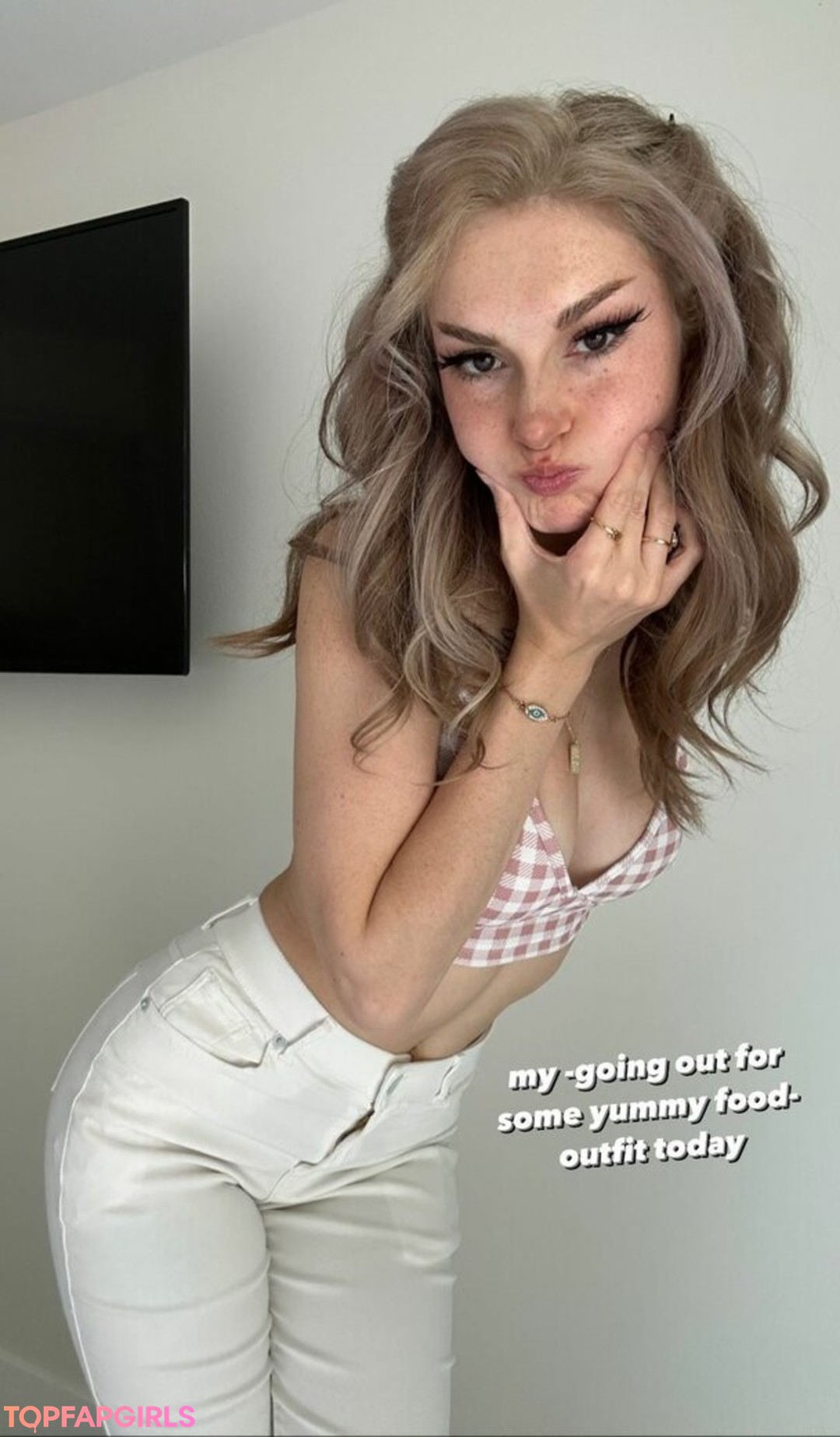 Naakte gelekte OnlyFans-foto van Busy B Asmr #1417