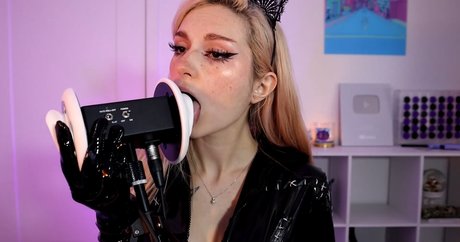 Naakte gelekte OnlyFans-foto van Busy B Asmr