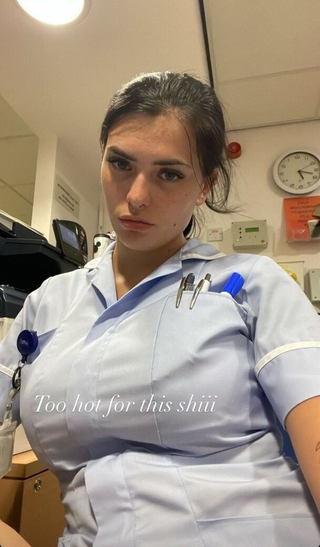 Naakte gelekte OnlyFans-foto van Olivia Forsbrook
