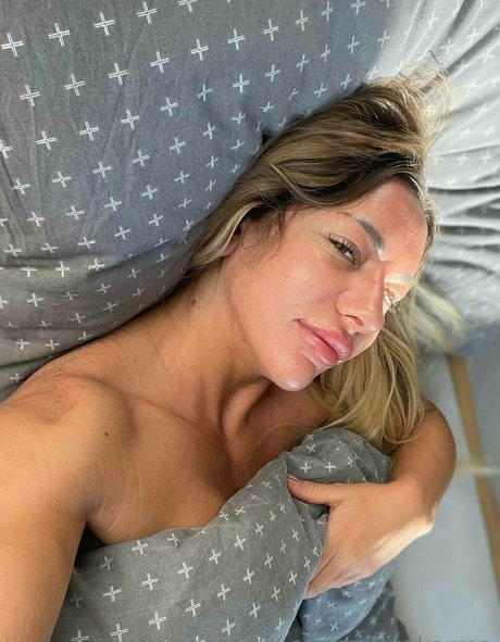 Naakte gelekte OnlyFans-foto van Nikita Karma