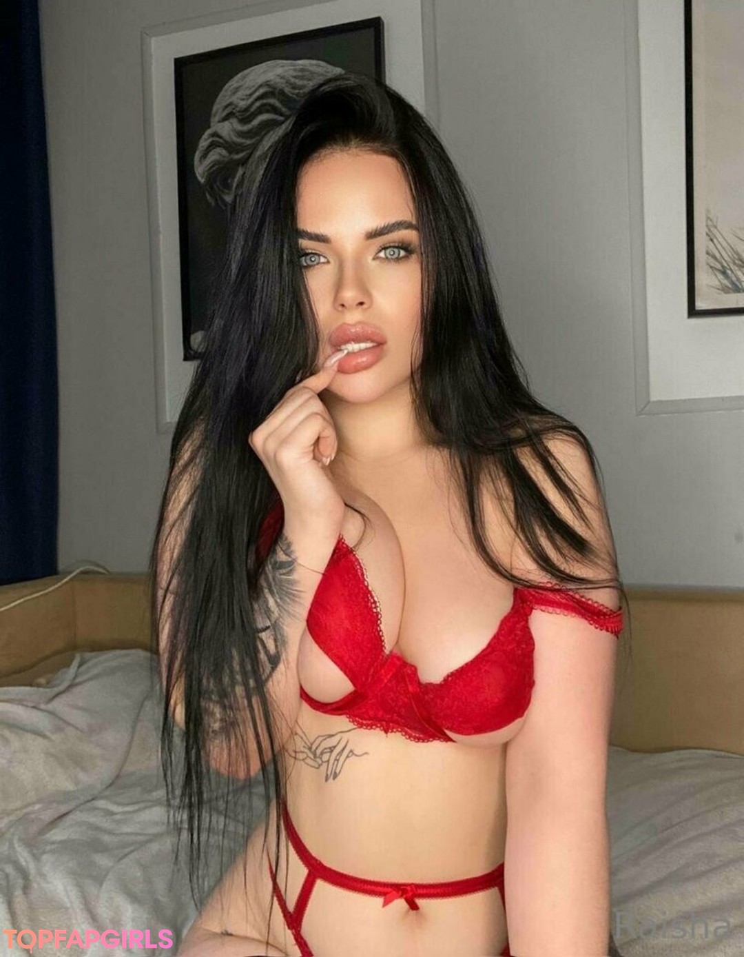 Naakte gelekte OnlyFans-foto van Raisha #1175