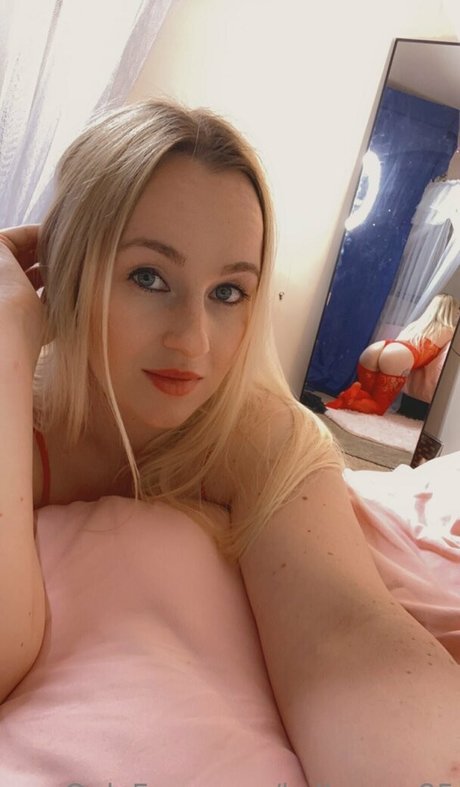 Naakte gelekte OnlyFans-foto van Kellyxoxo85