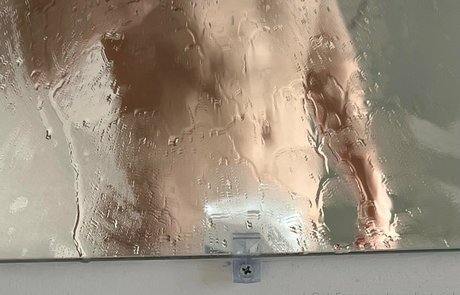 Naakte gelekte OnlyFans-foto van Mxchcuevas