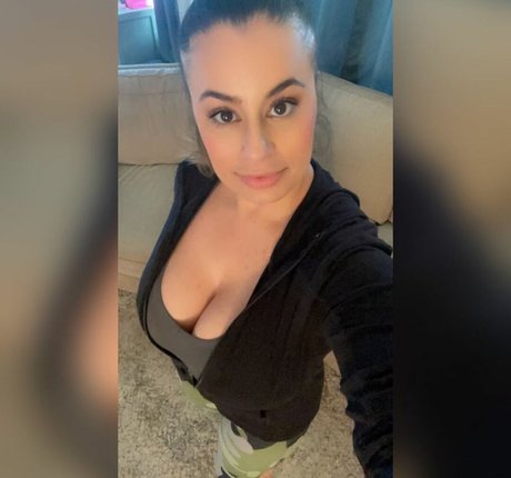 Naakte gelekte OnlyFans-foto van Cecilia