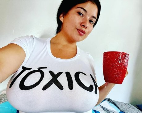 Naakte gelekte OnlyFans-foto van Paulina Davila