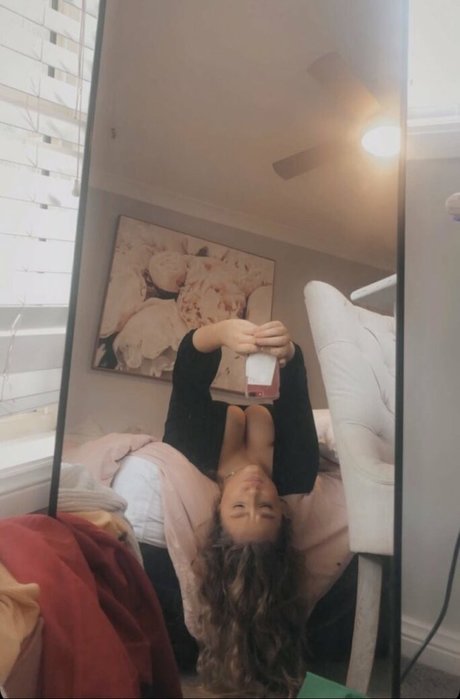 Naakte gelekte OnlyFans-foto van Alida Moya