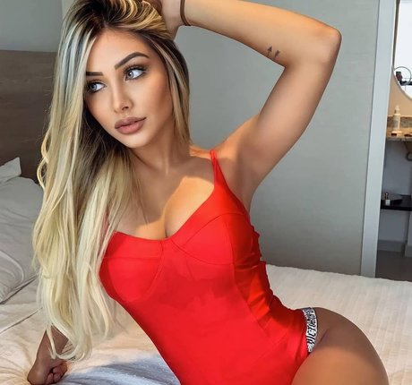 Naakte gelekte OnlyFans-foto van Sabrina Mingnini