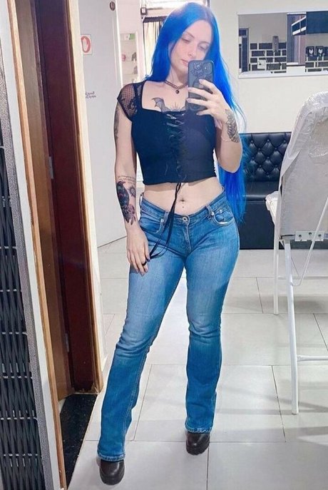 Naakte gelekte OnlyFans-foto van Ellen Natalia