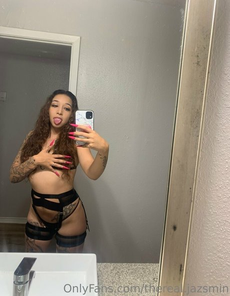Naakte gelekte OnlyFans-foto van Therealjazsmin