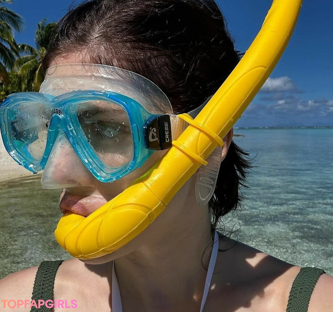 Naakte gelekte OnlyFans-foto van Alexandra Daddario #1596