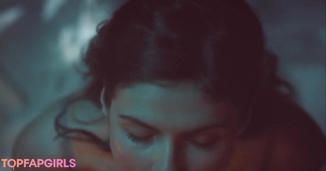 Naakte gelekte OnlyFans-foto van Alexandra Daddario #1618