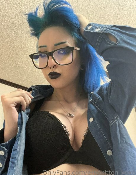 Naakte gelekte OnlyFans-foto van Emokittenxoxo