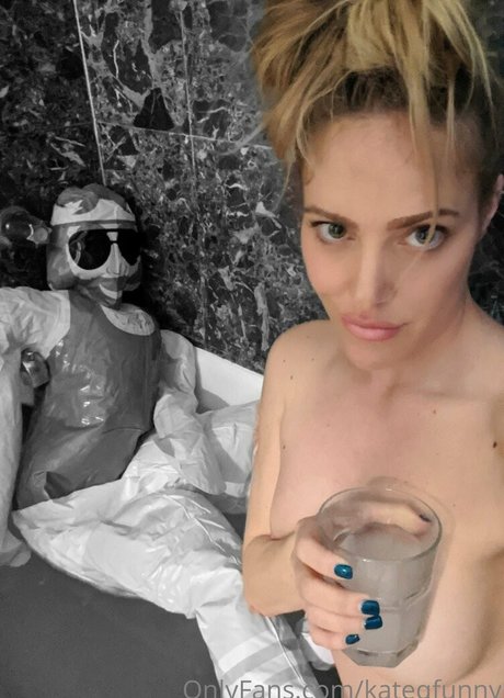 Naakte gelekte OnlyFans-foto van Kate Quigley