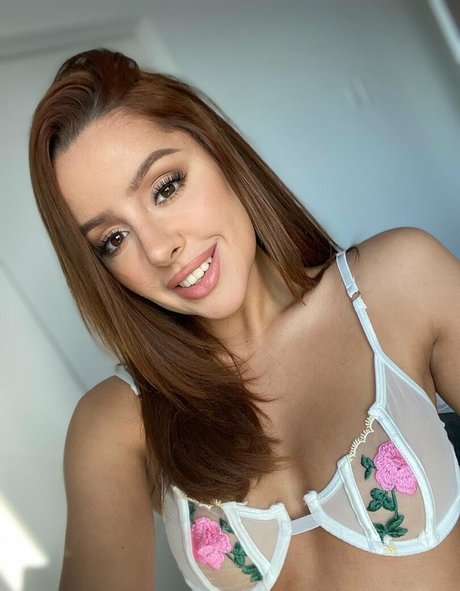 Naakte gelekte OnlyFans-foto van Vannabardot2