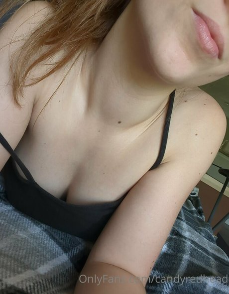 Naakte gelekte OnlyFans-foto van Candyredhead