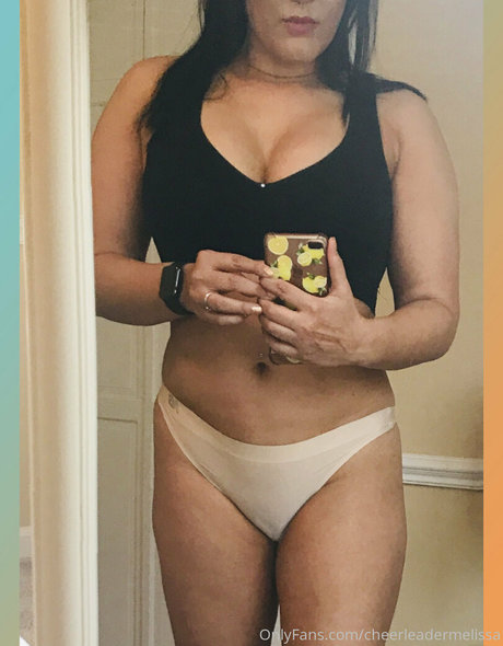 Naakte gelekte OnlyFans-foto van Cheerleadermelissa