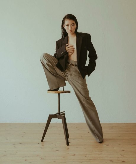 Naakte gelekte OnlyFans-foto van Hina Yoshihara