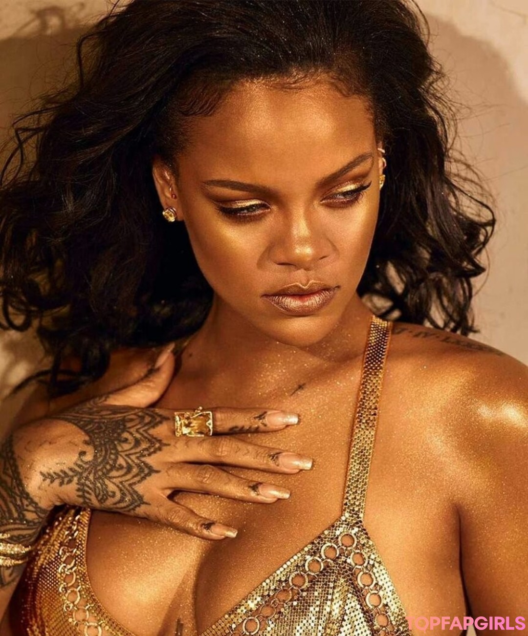 Naakte gelekte OnlyFans-foto van Rihanna #1033