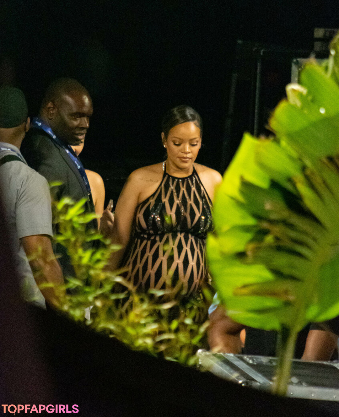 Naakte gelekte OnlyFans-foto van Rihanna #1097