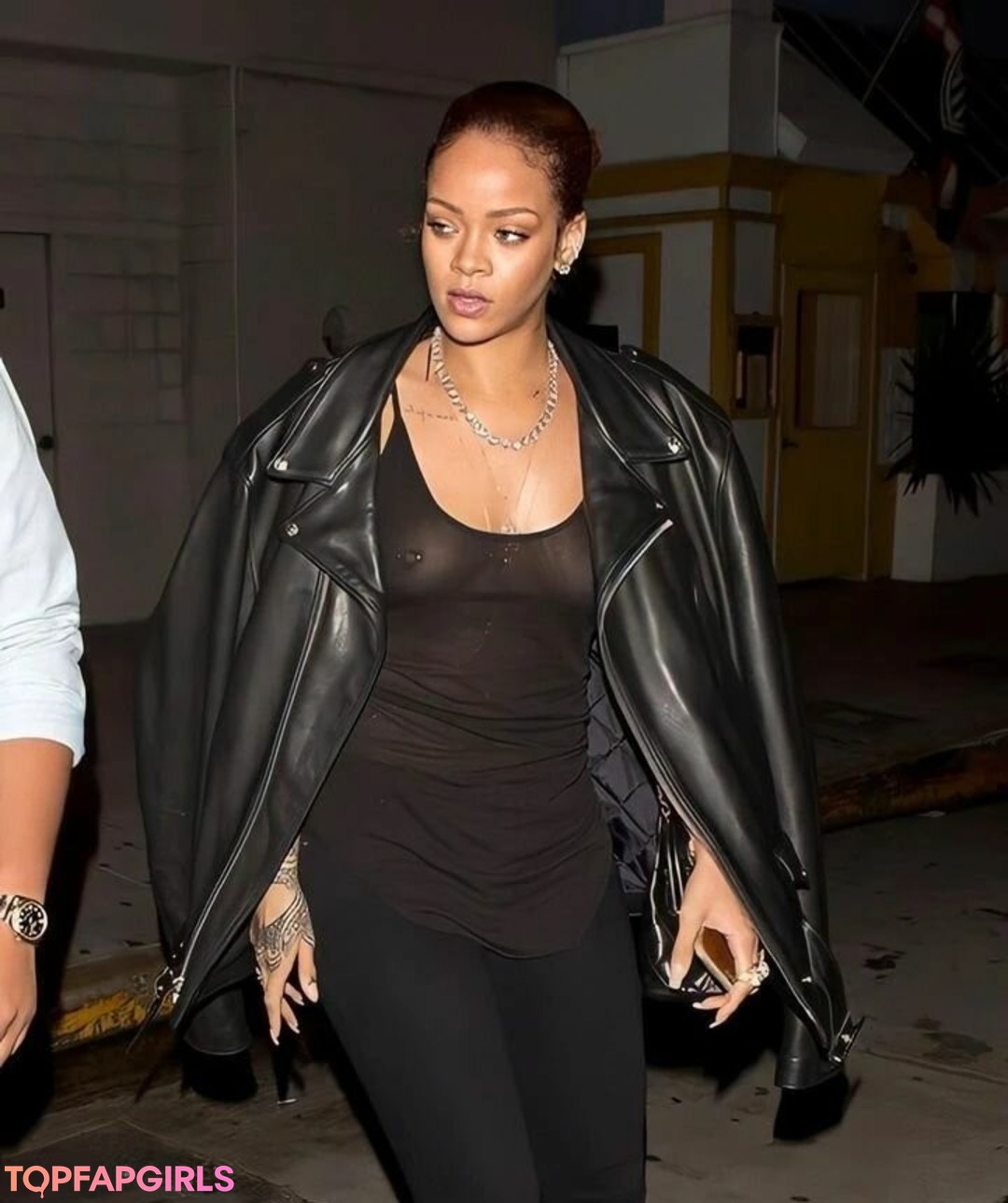 Naakte gelekte OnlyFans-foto van Rihanna #1164
