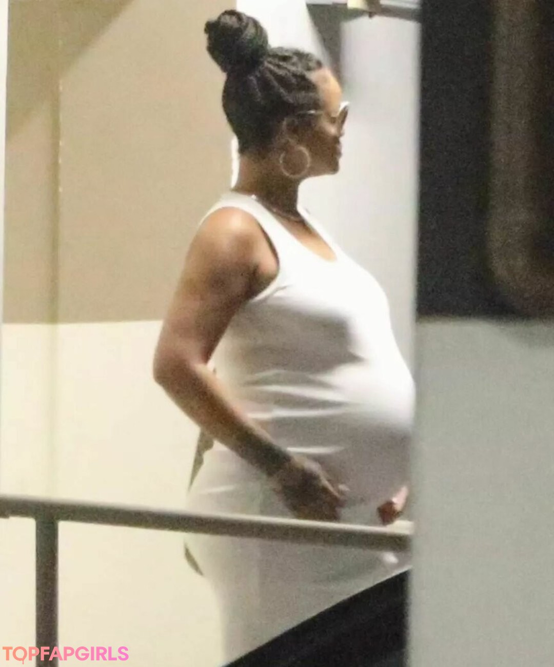 Naakte gelekte OnlyFans-foto van Rihanna #1186