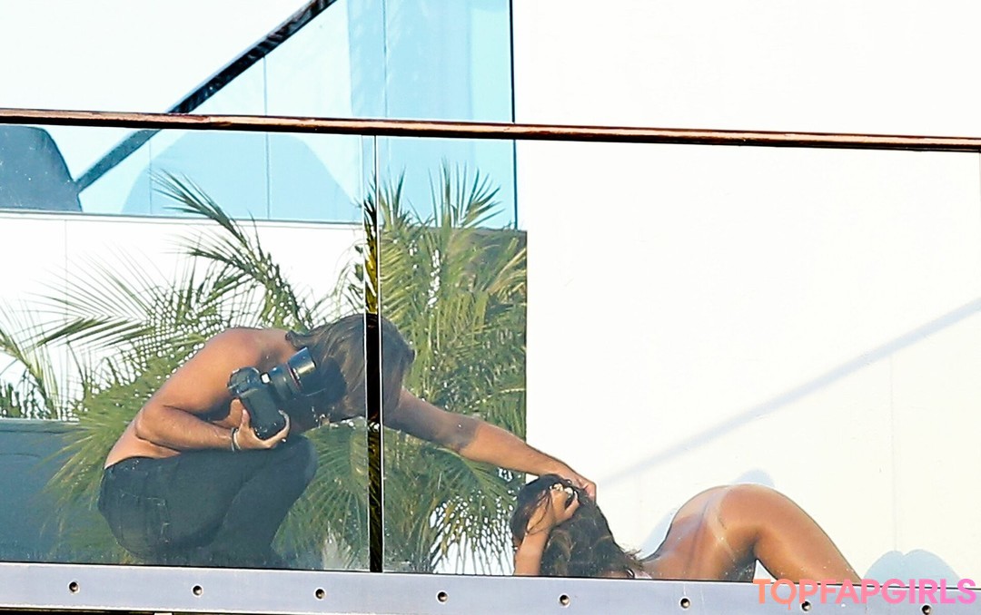 Naakte gelekte OnlyFans-foto van Rihanna #1204