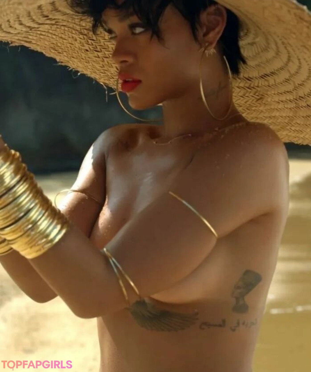 Naakte gelekte OnlyFans-foto van Rihanna #1309